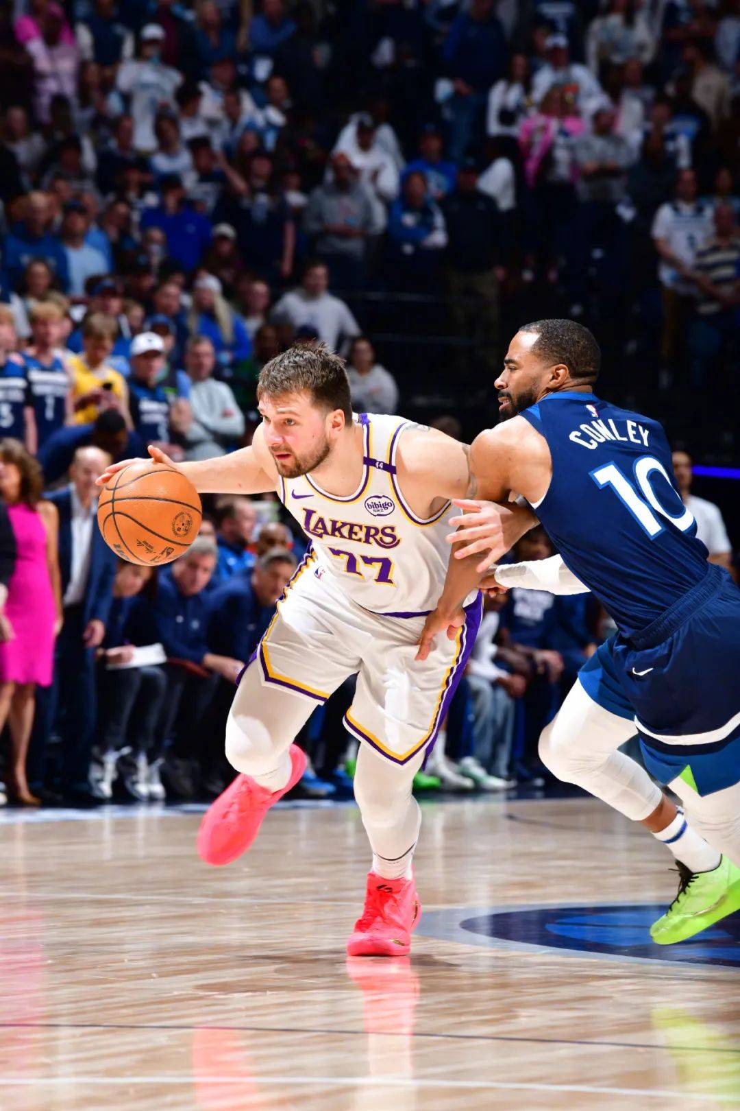 九游-东契奇在篮网比赛中比赛局势复杂，持续失利引发热议！