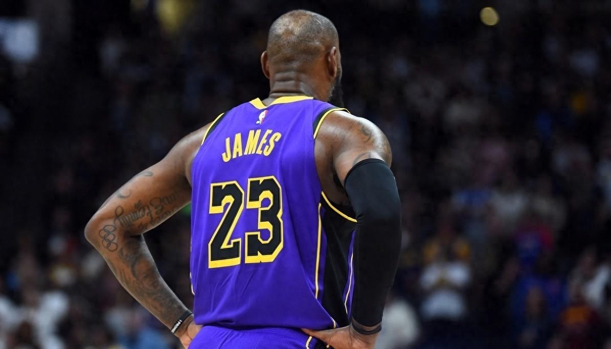 就有娱乐-詹姆斯新星重返赛场表现突出，美国队前途光明！