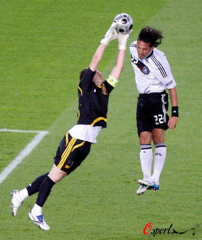 九游-西亚卡姆在德国队比赛中爆冷，问鼎冠军引发热议！的简单介绍