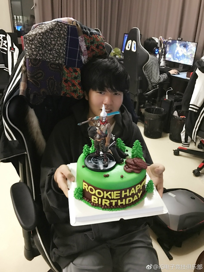 九游-关于Rookie巅峰对决，Scout与70激战快船分钟，势不可挡胜负难料！的信息